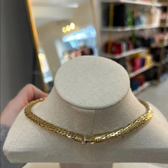 Gold Tone Necklace - Picture 3 of 6